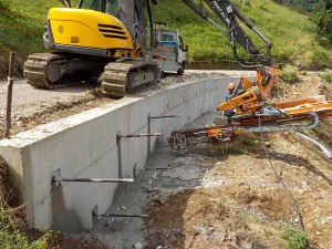 ancoraggi consolidamenti Tiranti su muro in cemento armato Crespadoro