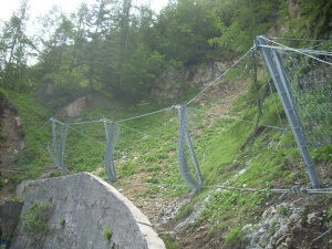 Barriera paramassi elastica a Tonezza realizzata da Piccole Dolomiti