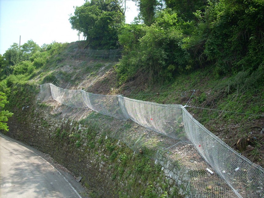 barriere paramassi opere speciali Barriera paramassi a difesa della strada Piovene Rocchette