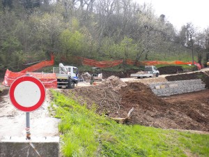 scogliere e gabbionate ingegneria naturalistica Fasi di lavoro durante la realizzazione di muri in gabbionate Cornedo Vicentino