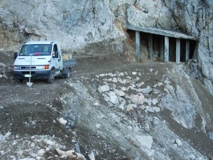 scogliere e gabbionate ingegneria naturalistica Scogliera sulla Strada degli Eroi in Monte Pasubio Valli del Pasubio