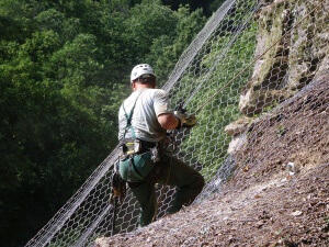 lavori in parete lavori in fune Messa in sicurezza di pareti rocciose Recoaro Terme